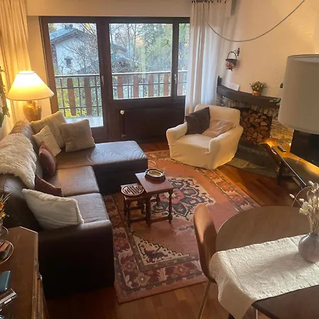 Avec Vue Sur Les Montagnes *